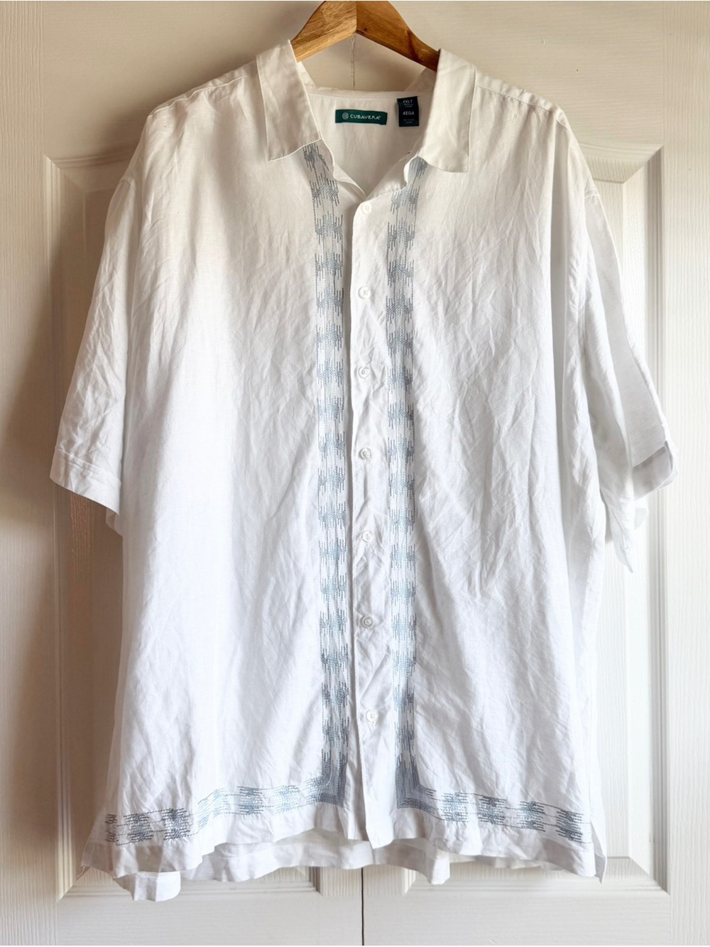 Cubavera Linen Embroidered Guayabera Short Sleeve Button Up Shirt - Picture 4 of 6
